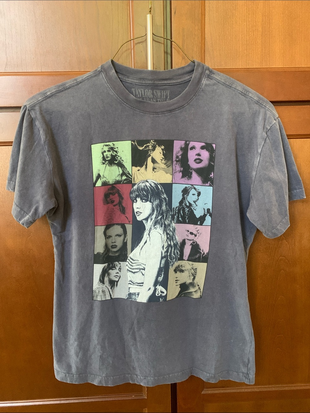 Taylor Swift The Eras Tour 2023-24 Concert Official T-Shirt Size Small Unisex